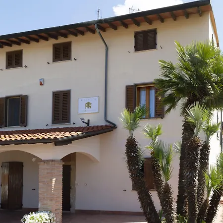 Flori's Bed & Breakfast 3*
