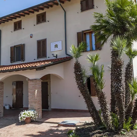 Flori's Bed & Breakfast 3*